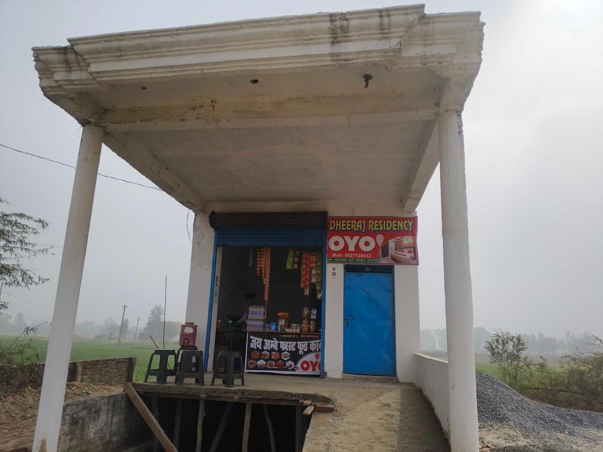 Hotel O Dheeraj Residency Bela Pratapgarh Bagian luar foto